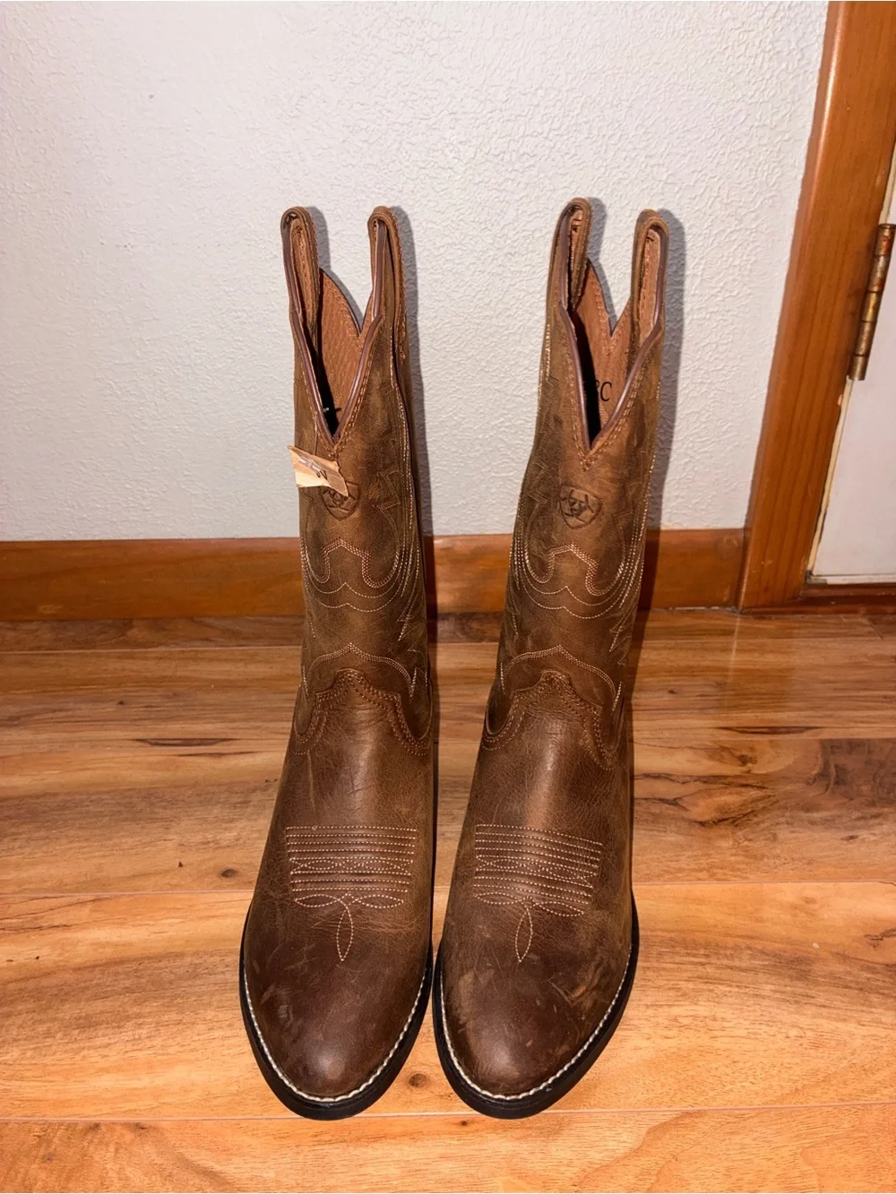 Ariat Women’s Heritage Round Toe Western Cowboy/Cowgirl Boots- size 8 C